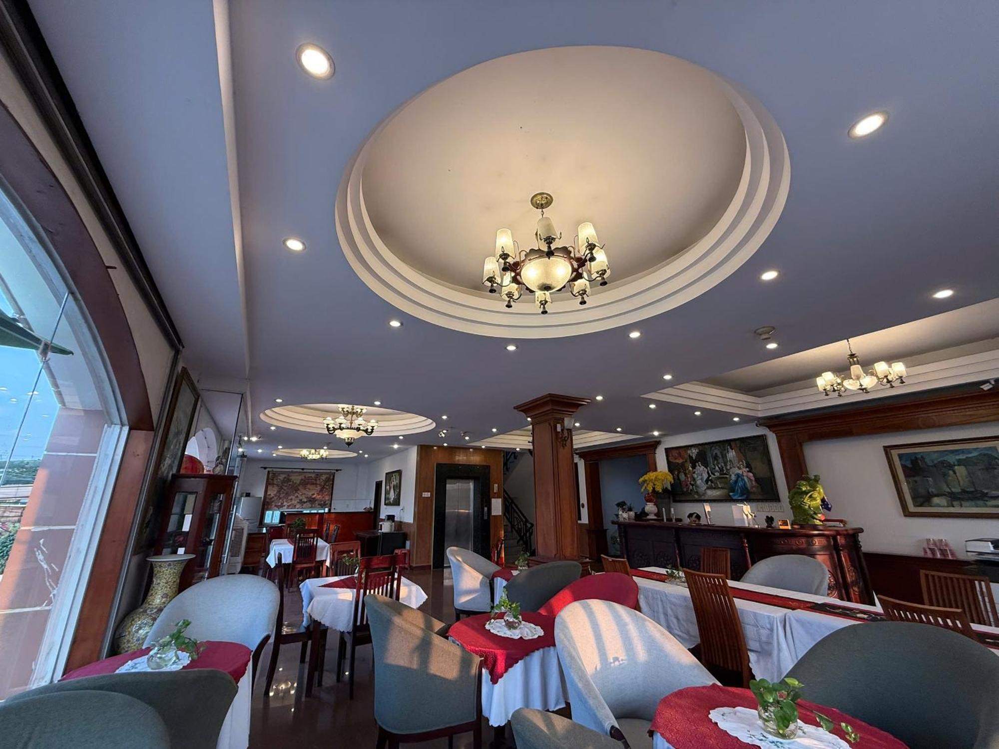 Hoa Phat Hotel & Apartment Hô Chi Minh-Ville Extérieur photo